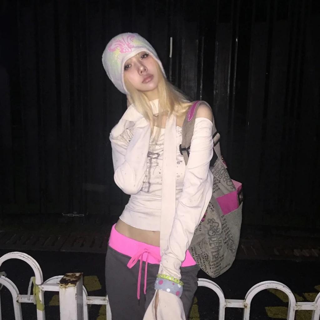 2KWEIRD Japanese Y2k Off Shoulder Tops With Scarf Trashy 2000s Style Graffiti Print T-shirt Vintage Harajuku Flare Sleeve Tops