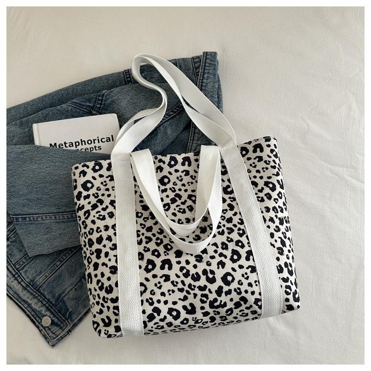 Сумка через плечо в иностранном стиле для литературных и художественных студентов, вместительная, с леопардовым принтом, персонализированная, трендовая, женская сумка