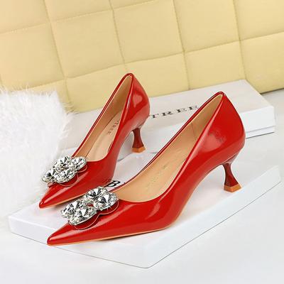 Мода 2025 Весна Новые Женские Туфли на Каблуке с Острым Носком Модные Женские Лодочки Лакированная Кожа Стразы Женские Элегантные Вечерние Туфли Большой Размер 43