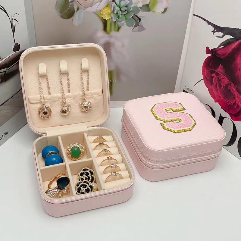 1 шт., шкатулка для драгоценностей с буквами AZ, портативный мини-футляр для ювелирных изделий с алфавитом, розовый органайзер из искусственной кожи с изысканными буквами для женщин и девочек
