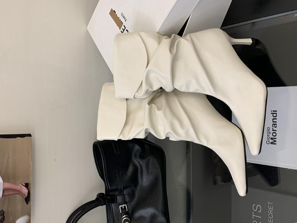 2025 Autumn and Winter New Fashion Retro Short Boots Korean Version Stiletto Sleeve Short Boots Pleated Martin Boots