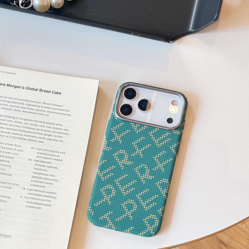 Новый Магнитный Чехол из Углеродного Волокна для iPhone 17 Pro Max / 16 / 15