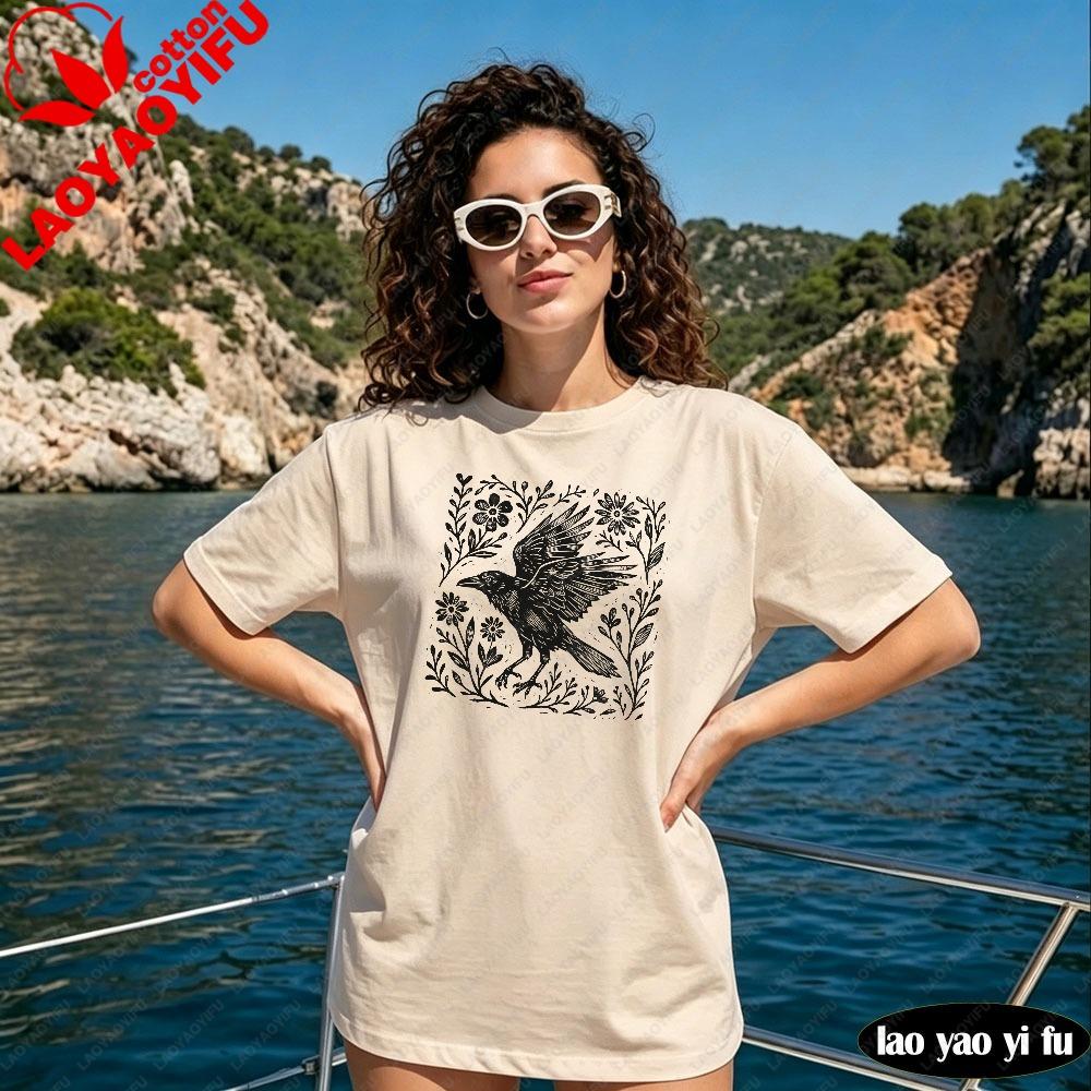 Raven Wildflower Woodcut Graphic Shirt Vintage Gothic Aesthetic Nature Bird Lover Gift Tshirt Unisex Unisex Unisex Fashion Cotton T
