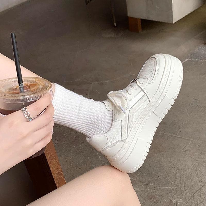 Кожаные туфли на толстой подошве для увеличения роста, детские весенние новые универсальные дышащие маленькие белые туфли, повседневная спортивная обувь для женщин