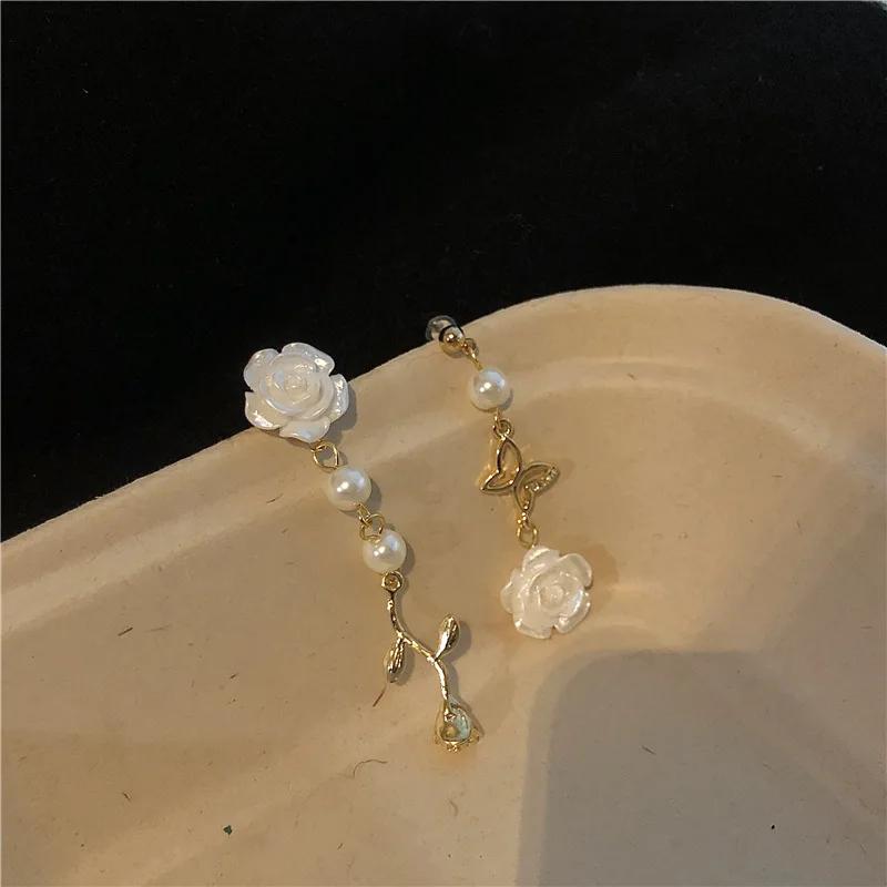 Женские модные подарки Корейские серьги с белой розой Асимметричные серьги-бабочки Новые модные серьги Аксессуары для ушей