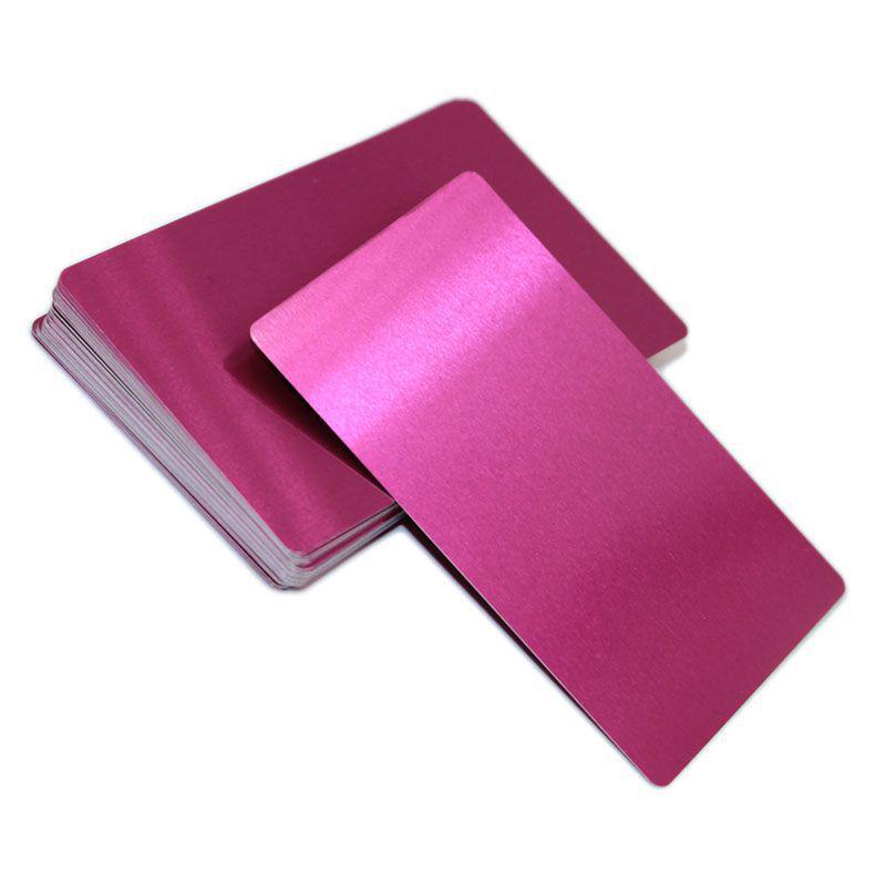 Лазерно-гравировальный станок для алюминиевых металлических визиток в синем, черном, золотом и красном цветах