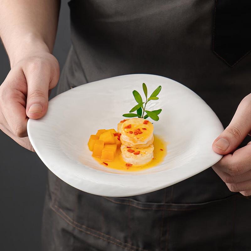 Салатная тарелка неправильной формы ZISIZ