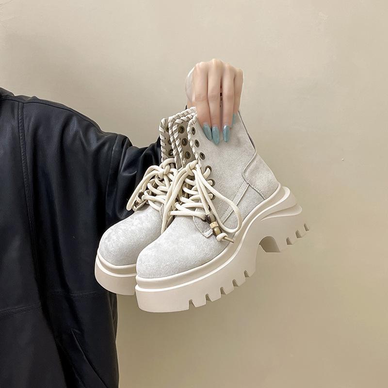 Однотонные простые высококлассные дышащие модные ботинки для通勤 женские 2025 осень и зима новые французские европейские и американские ботинки-локомотивы Мартин