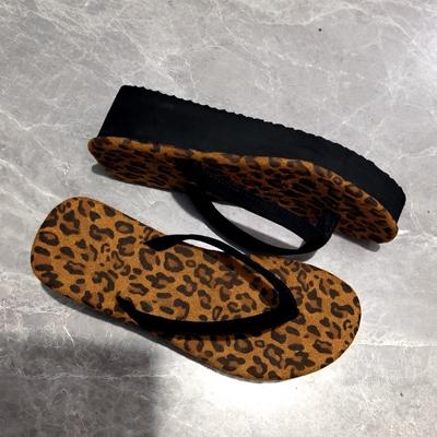 2024 Новые популярные летние женские тапочки Шлепанцы с круглым носком и плоской подошвой в горошек Универсальные женские тапочки Zapatos