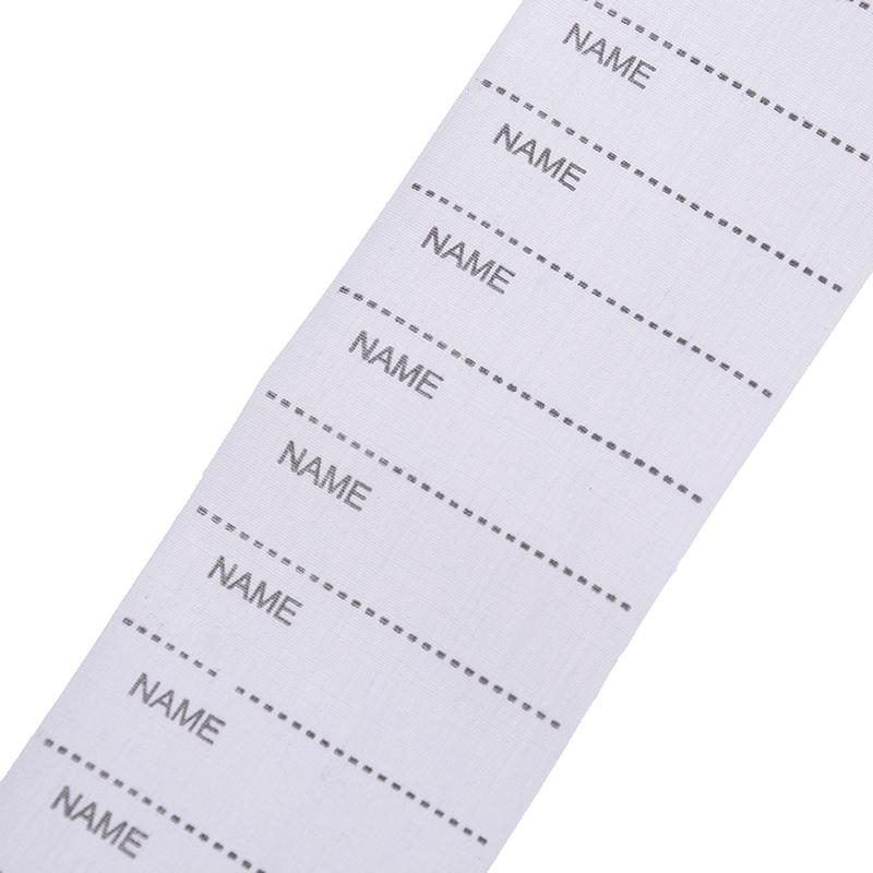 Белый моющийся утюг на наборе маркеров бирок ткани одежды ярлыков имени для одежды