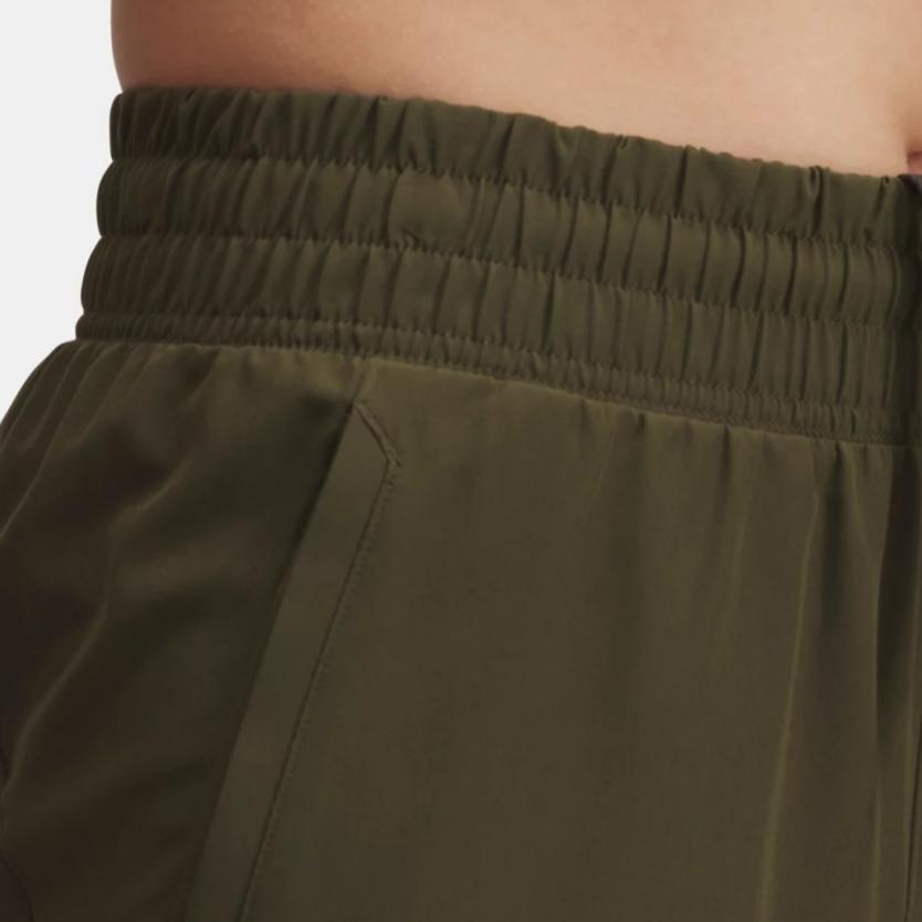Under Armour Однотонные свободные спортивные шорты длиной три четверти для женщин 1376933-308