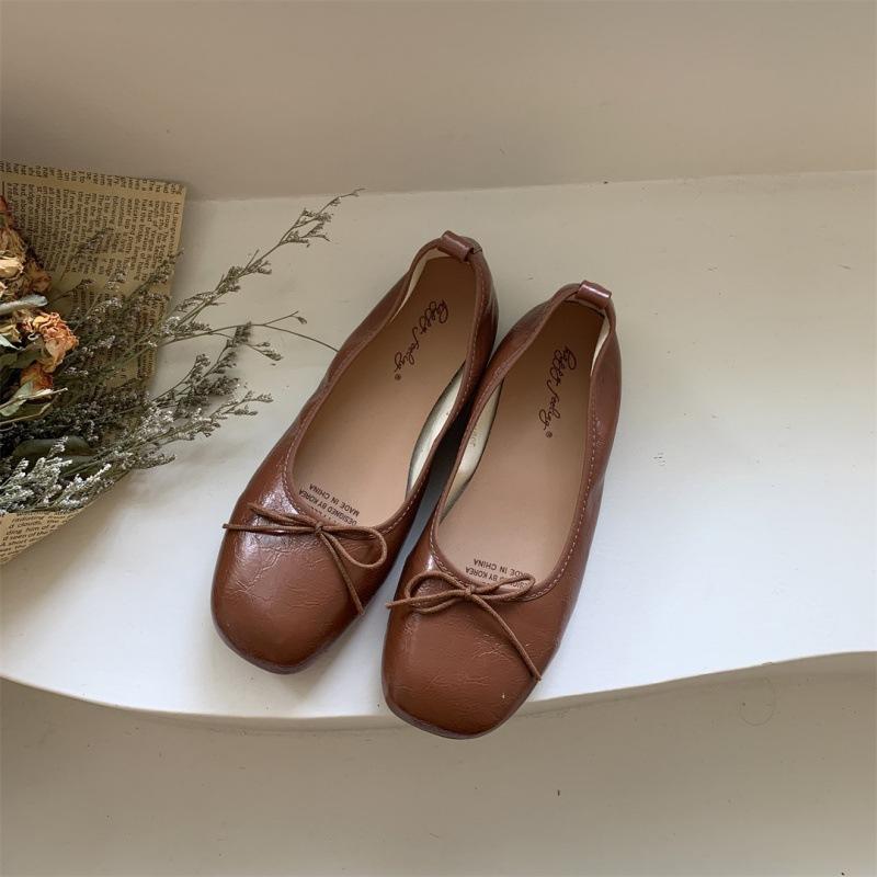 Корейская версия балеток из мягкой кожи, балетки на мягкой подошве, универсальные, с мелким вырезом, на плоском каблуке, туфли для бабушки, на одной педали, маленькие кожаные туфли с бантом