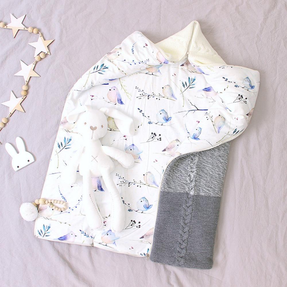 Baby sleeping bag, thickened anti-kick sleeping bag with zipper, suitable for babies aged 0-24 months.