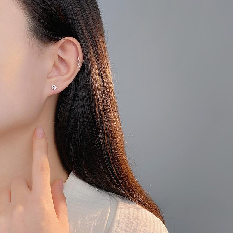 Light Luxury Hollow Flower Earrings for Women with Niche High-end Design New Earrings