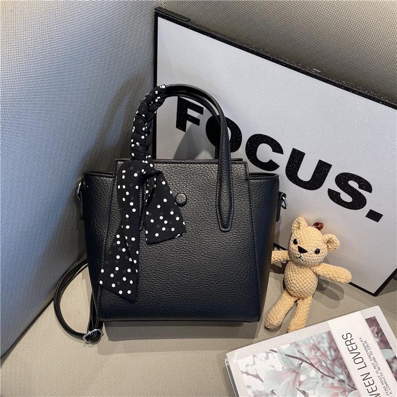 Ретро сумка женская большой вместимости 2025 новая осенне-зимняя повседневная сумка-мессенджер популярная в этом году портативная сумка-тоут