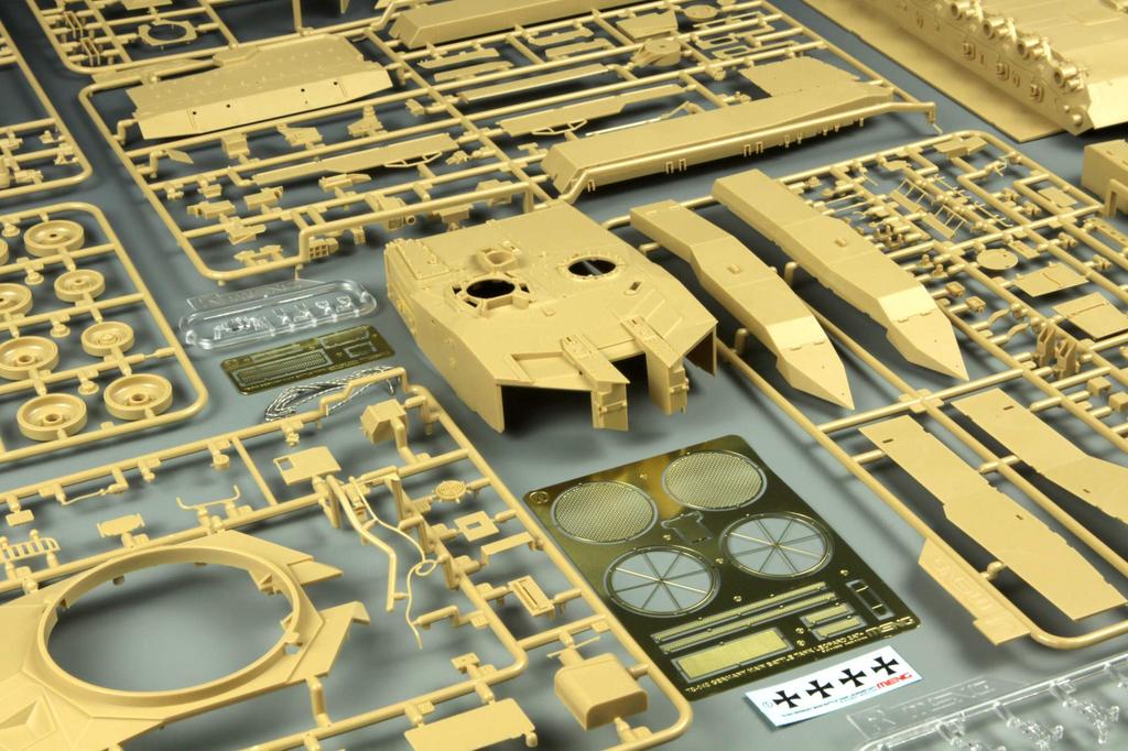 Meng Model Основной боевой танк Бундесвера Леопард Пластиковая модель Kit MTS042 1/35 2A7+