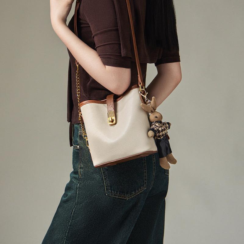 2025 Осень Зима Новая Сумка Женская из Натуральной Кожи Нишевый Дизайн Модное Чувство Сумка на Плечо Легкая Роскошь Высококлассная Текстура Сумка Кроссбоди