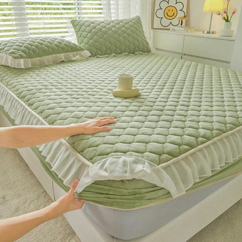 Зимний теплый молочный бархатный комплект простыней, милая простыня на подкладке с героями мультфильмов и 2 наволочками, нескользящий наматрасник, двуспальное покрывало размера «king-size»