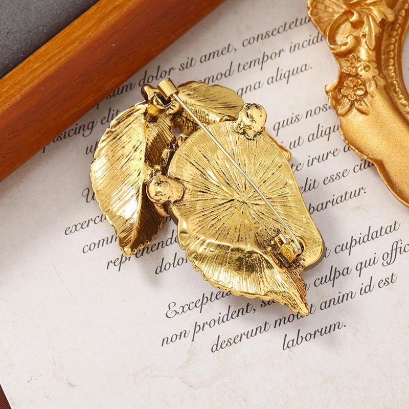 Женские классические желейные броши из смолы с клубникой, булавки, модные фрукты, креативный дизайн, костюм, офисные булавки для женщин, подарок на Новый год