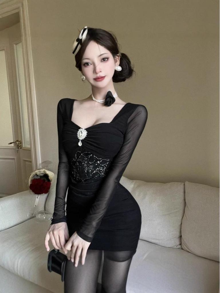 9496 Сетчатое облегающее мини-платье с низким вырезом - Стройнящий, подчеркивающий фигуру стиль