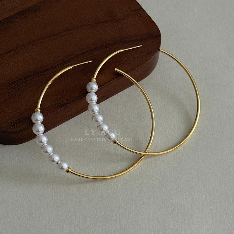 Metal twist hand-woven earrings, earrings, retro high-end fashion three-dimensional personality, unique light luxury commuter earrings