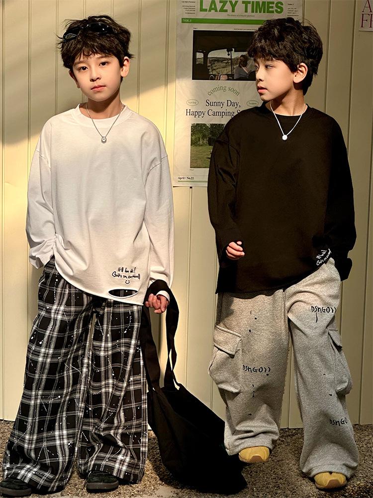 Корейская весенняя коллекция 2025 года: Свободная футболка с длинными рукавами и вырезами для мальчиков