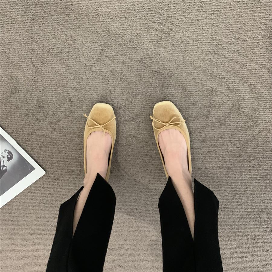 Модная женская весенне-осенняя обувь на плоской подошве с бантом и мелким вырезом, в стиле ретро, черная бархатная, больших размеров 42 43 44, женские лоферы