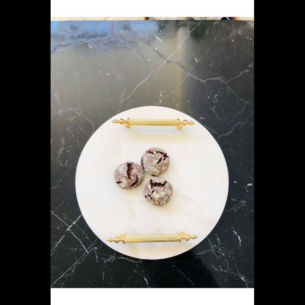 Круглый поднос из натурального мрамора