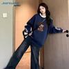 Свитшот Jeanswest Latte Bear с графикой, свободного кроя, с круглым вырезом
