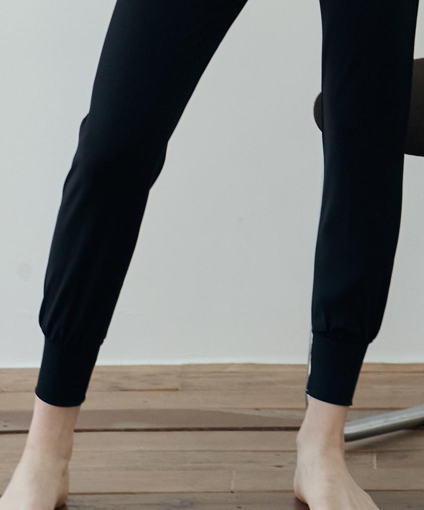 Debiweeo Удобные леггинсы-джоггеры Comfy Move Devi-B0065-Черный