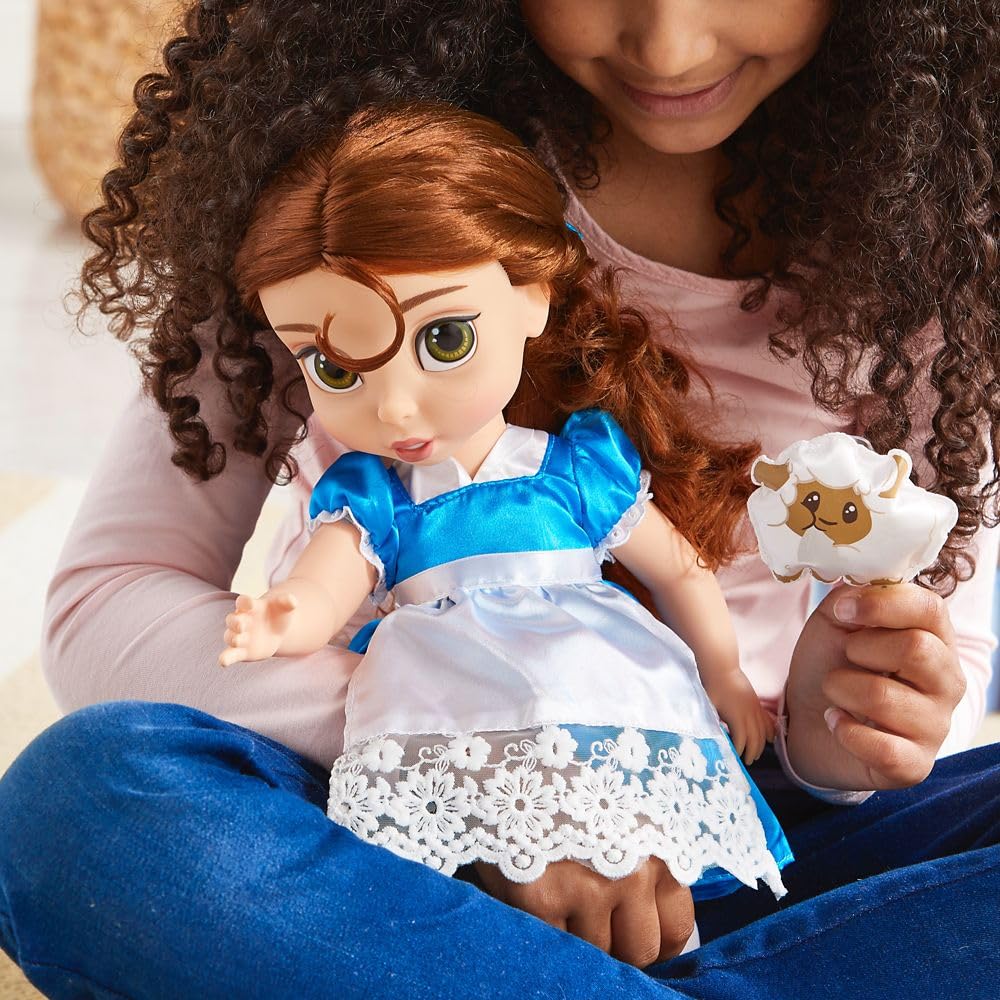 Официальный магазин Disney Кукла Белль из коллекции Аниматоров - Красавица и Чудовище, 16 дюймов, с формованной деталью овечки - Полностью подвижная игрушка в атласном платье -