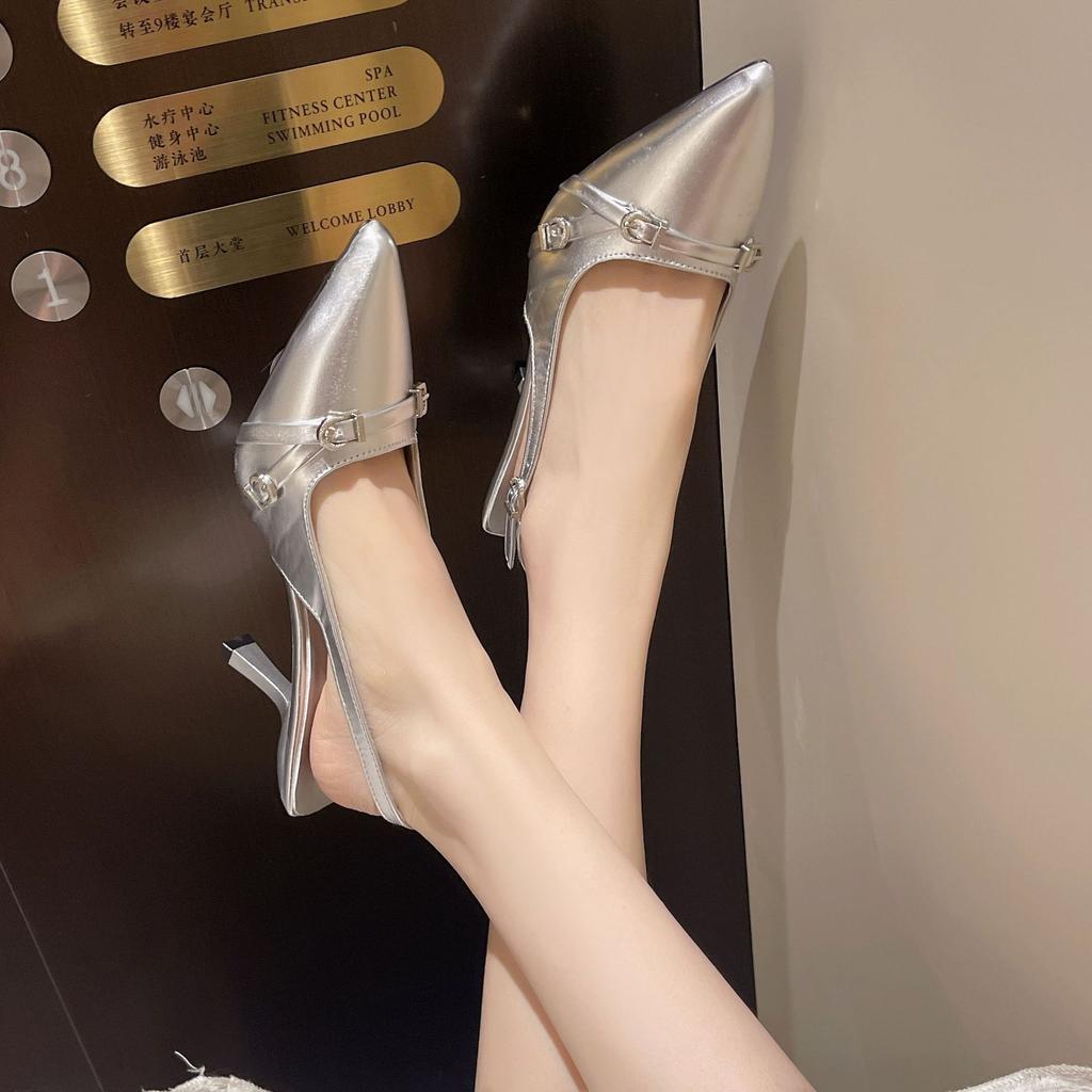 Весна и лето 2025 года, новый нишевый дизайн, металлическая пряжка, показывающая тонкие каблуки, одинарные туфли на высоком каблуке, корейская версия, сандалии с сумкой на голову для женщин
