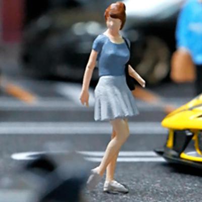 1/64 Миниатюрная фигурка для кукольного домика Декор Синяя юбка Девушка смоляная диорама Модель Строительные наборы для