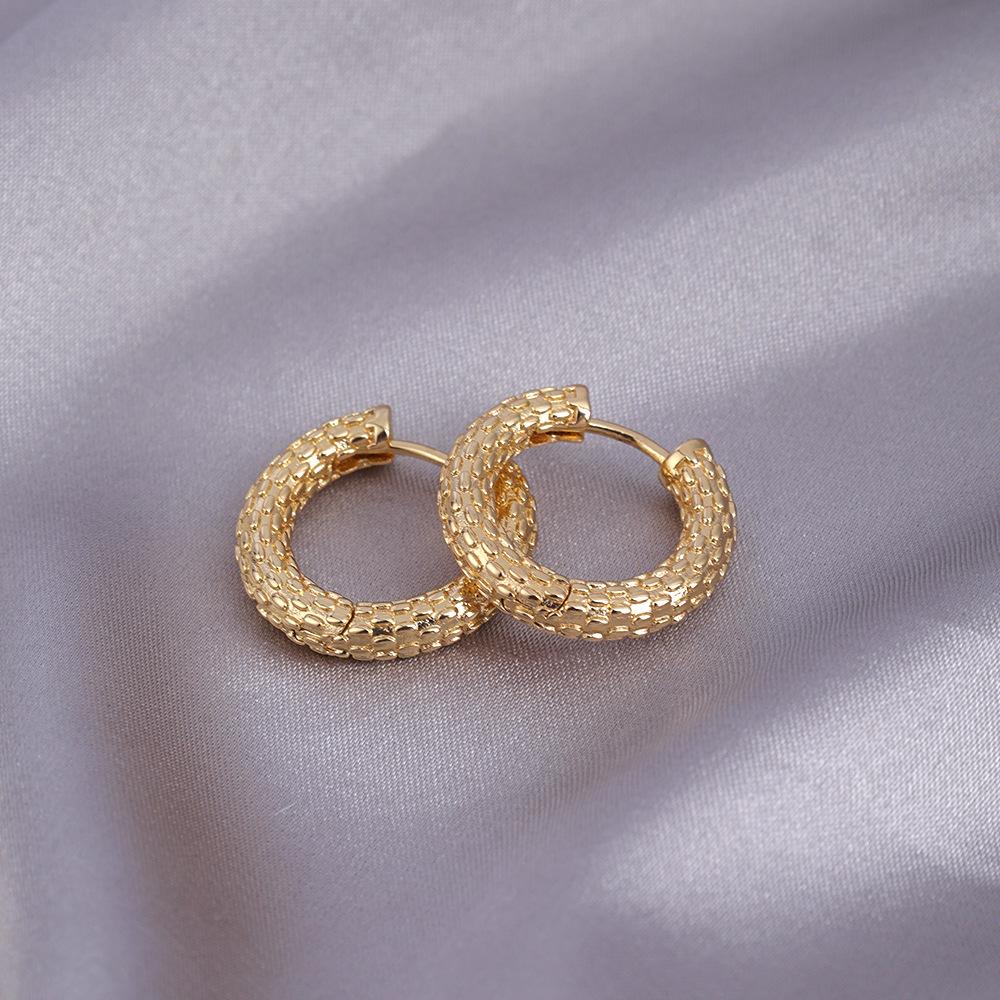 Серьги-иглы из серебра 925 пробы: Легкая роскошь, высококлассные пусеты и универсальный нишевый дизайн в виде колец для работы и стиля