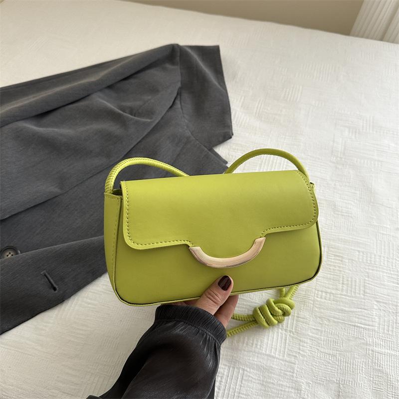 Простая и модная маленькая сумка, летняя новая сумка через плечо с нишевым дизайном, простая и модная маленькая квадратная сумка в тренде