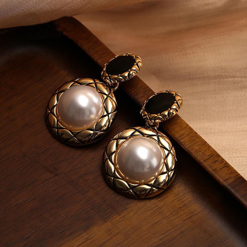Alien Pearl Earrings With A High-end French  Design And Pendant For Women