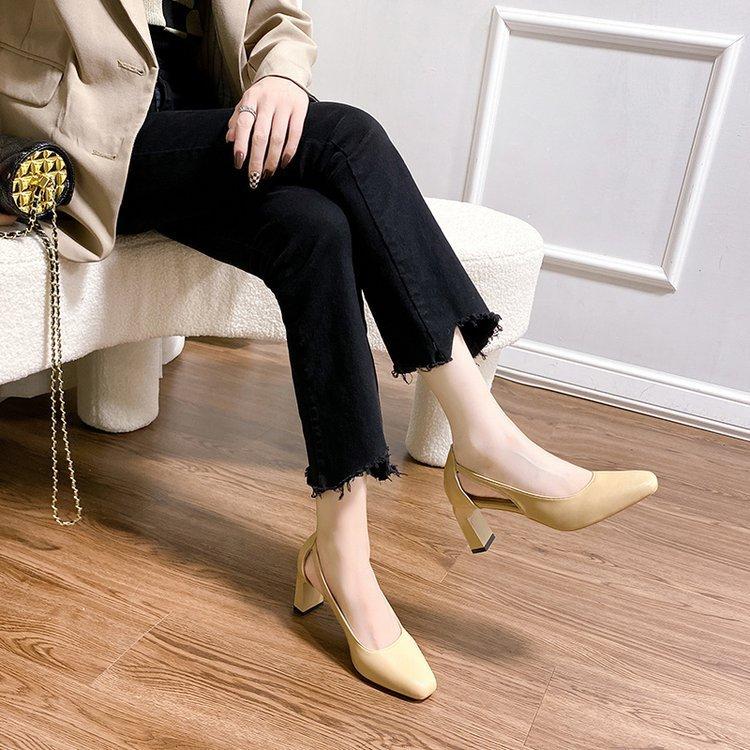 Босоножки Баотоу Женские 2024 Осень Новые Французские Ретро Остроносые Туфли на Толстом Каблуке Черные Профессиональные Туфли на Высоком Каблуке