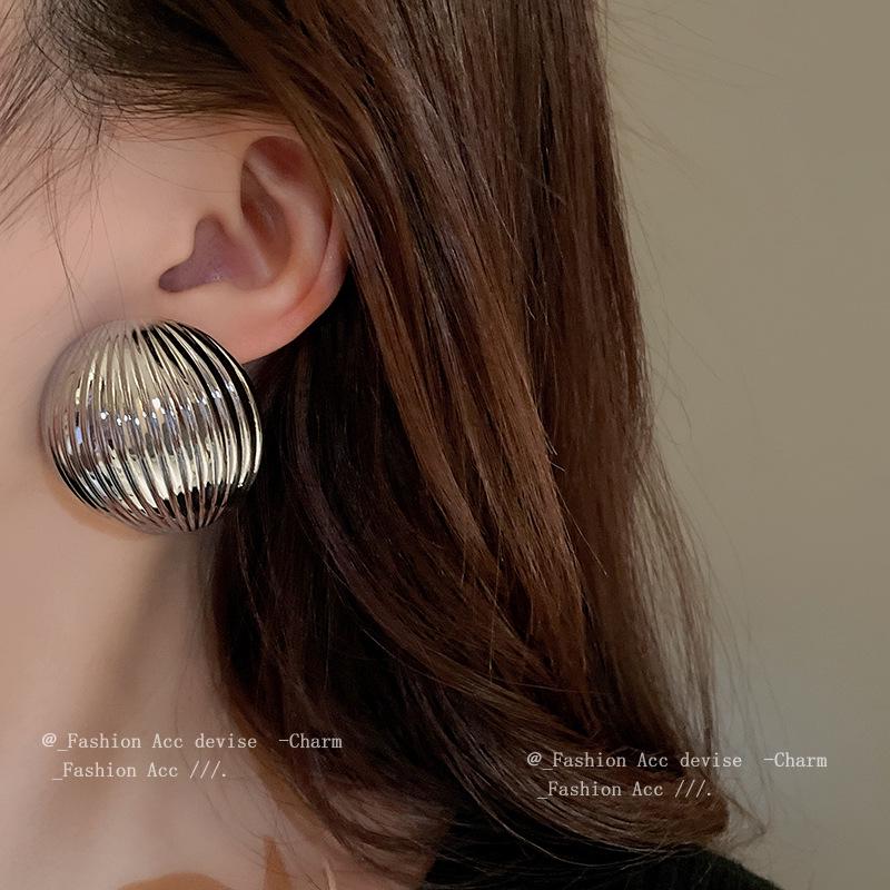 Металлические серьги-полукольца 'Серебряная игла' - Европейский и американский преувеличенный стиль, модные гвоздики для женщин