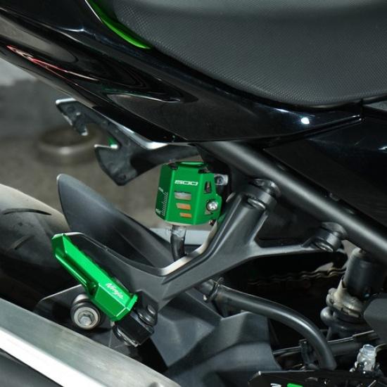 Защитная крышка бачка тормозной жидкости заднего тормоза для Kawasaki Ninja 500 /KRT/SE 2024