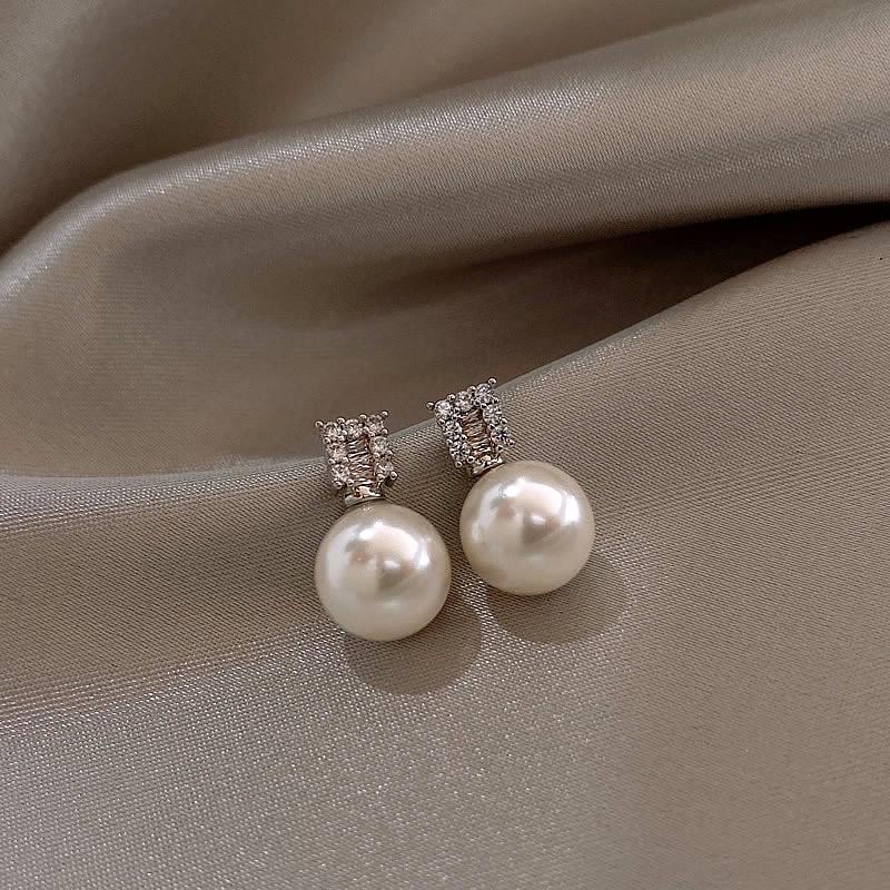Elegant Zircon Pearl French Retro Luxury Earrings 2025