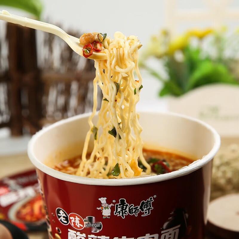 Kang Shi Fu Classic Spicy Beef Tub Instant Noodles