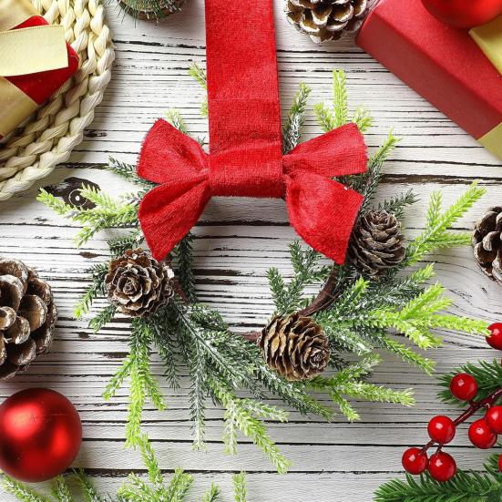 6 шт. 6-дюймовых рождественских мини-венков для шкафа, маленькие искусственные кедровые венки с бантом из ленты, сосновой шишкой и ягодами для входной двери, окна, фермерского дома