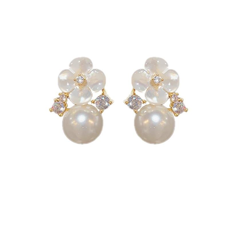 Clover Alloy Pearl Earrings for Women, Elegant Round Shiny Gold Tone Pearl Stud Earrings, Fashion Simple Ear Jewelry