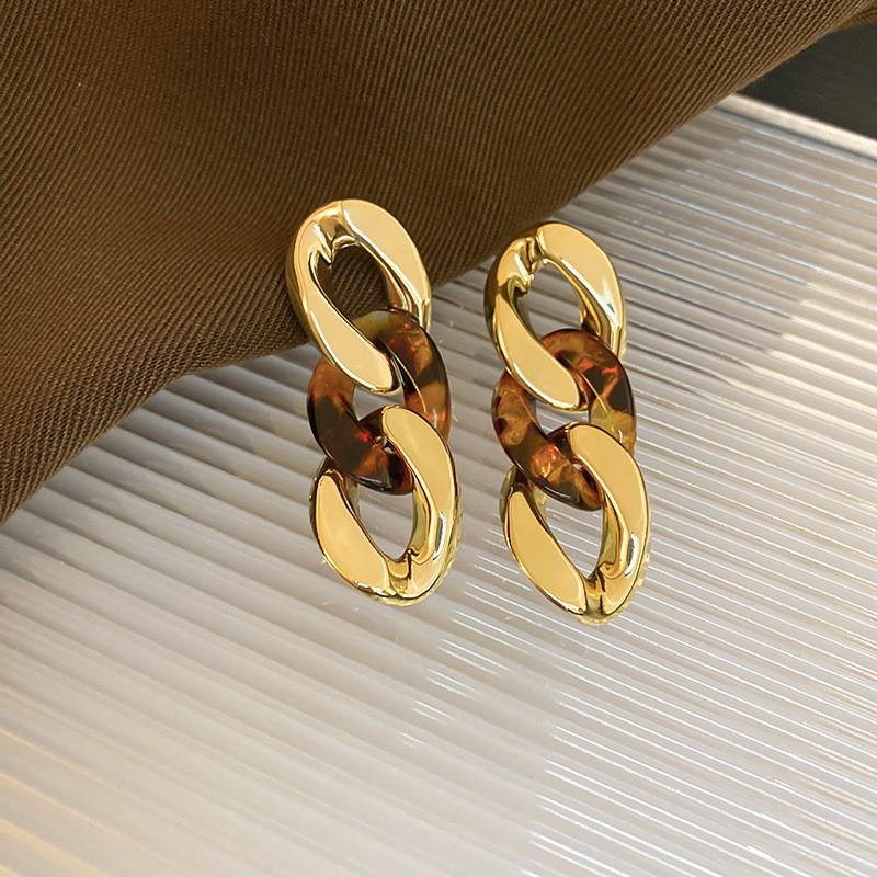 Silver Needle Geometric Stud Earrings: Retro, Light Luxury, Versatile Fashion, Elegant Accessories.