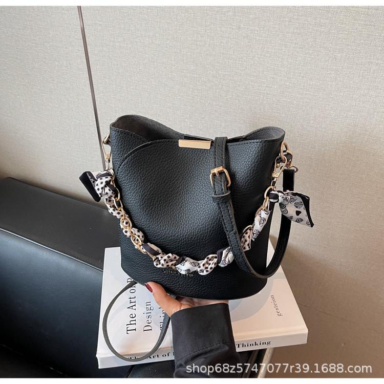 Retro Lychee Pattern Hand-held Bucket Bag Women's 2025 Spring and Summer New Trendy Fashion Versatile Simple Shoulder Crossbody Bag