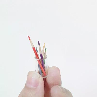 6 шт. Аксессуары для учебной сцены кукольного домика 1:12 Кукольный миниатюрный маленький держатель для ручек с цветным карандашом