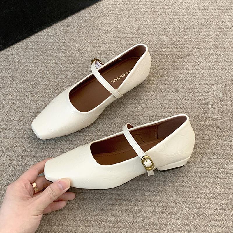 Red Retro Light Mouth Thick Heel Single Shoes Women's 2025 New Spring and Autumn with Skirt Square Head French Versatile Mary Jane Shoes