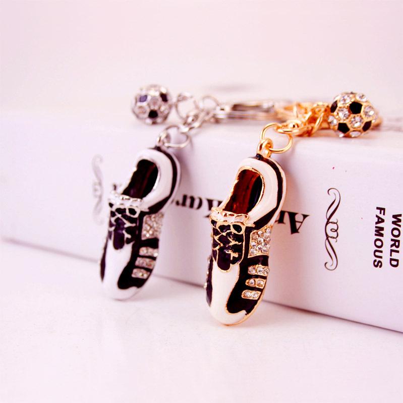 Брелок для ключей в виде футбольной бутсы для мужчин - креативная подвеска с бриллиантами, идеальный небольшой подарок