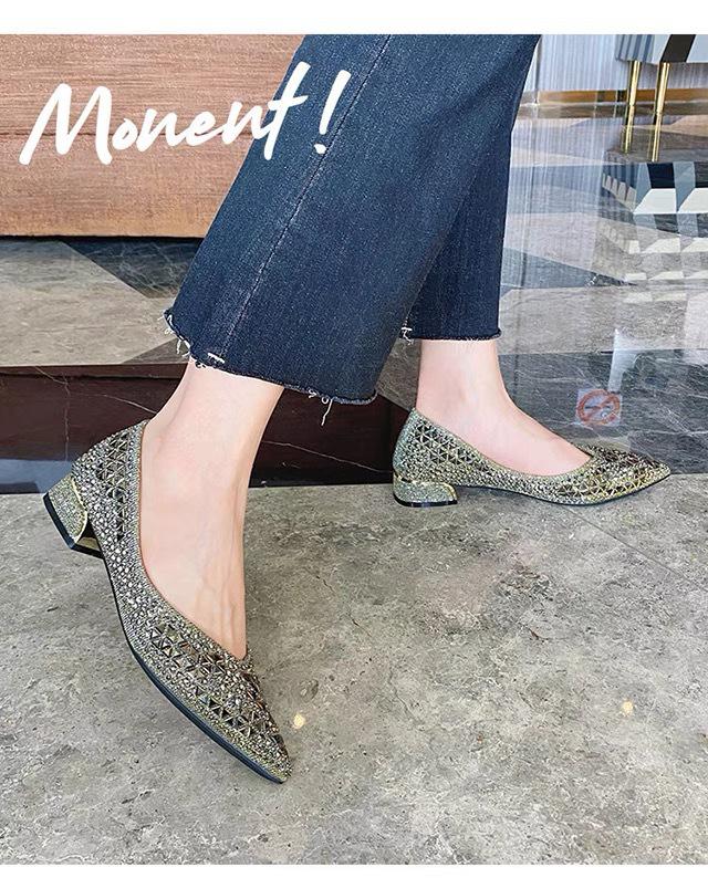 Женские туфли 2024 года с острым носком и толстым каблуком, украшенные бриллиантами, на весну и осень — мягкие свадебные туфли, универсальный стиль «Сказка», большие размеры
