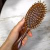 Щетка для роста волос, натуральная сандаловая распутывающая деревянная щетка для массажа кожи головы, для женщин, мужчин и детей, с эргономичной ручкой